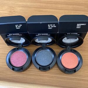 Mac Eye Shadow Frost-Left You On Red & Suspiciously Sweet
